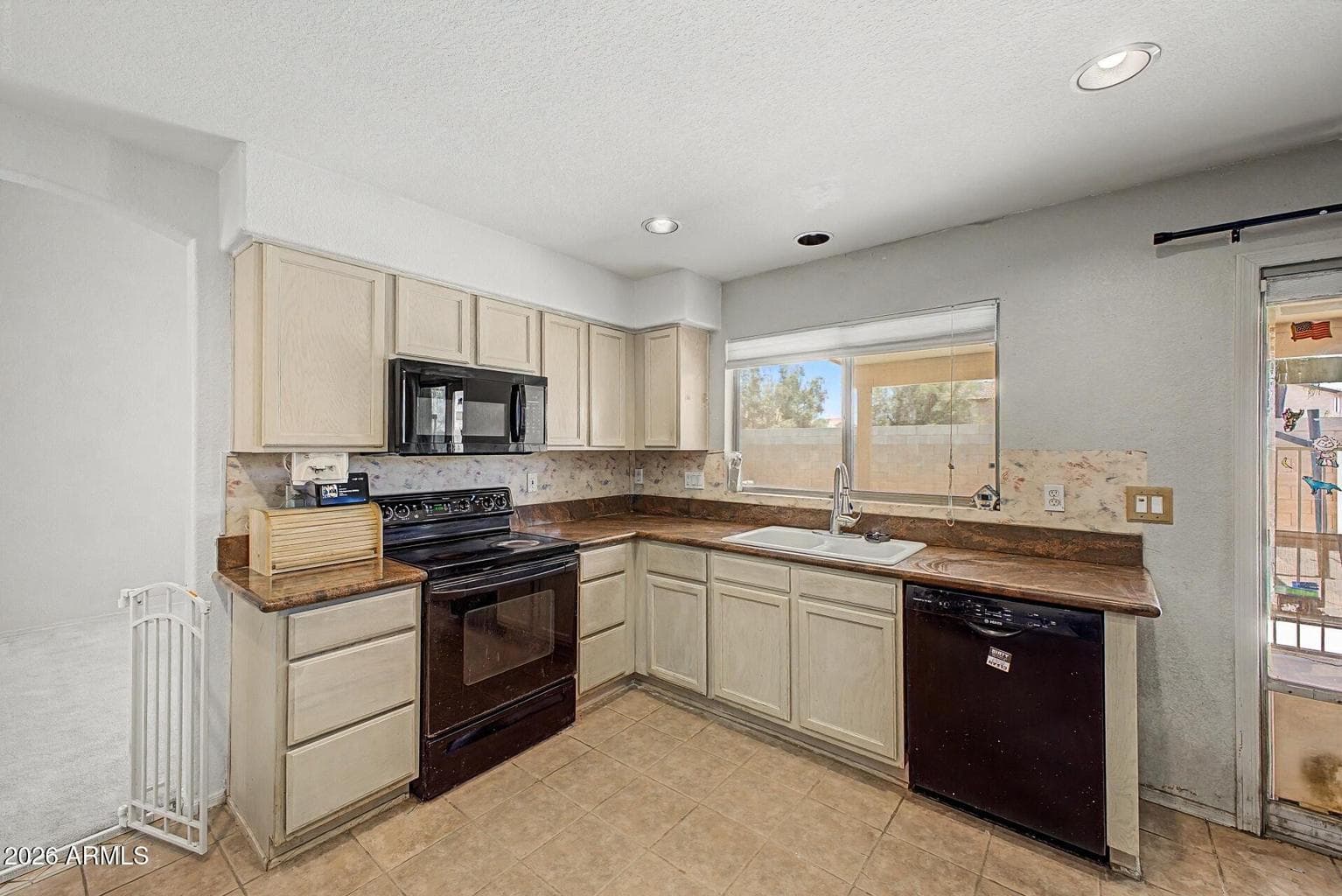 10405 W PRIMROSE Drive photo 4