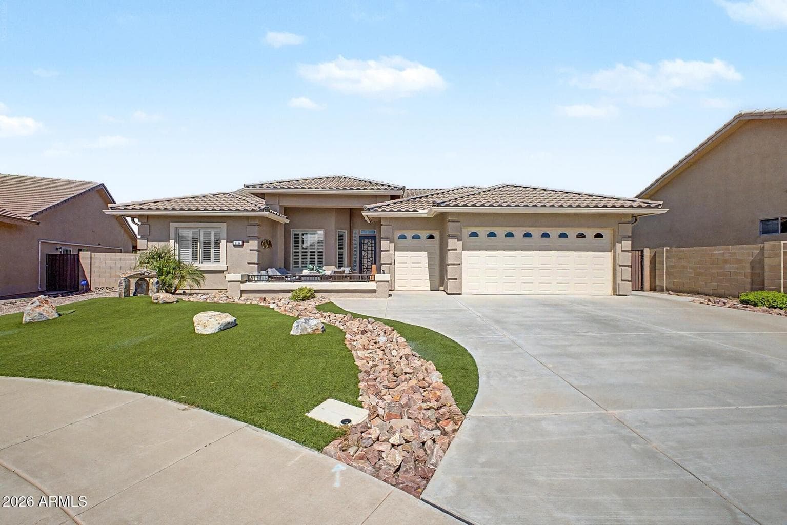 2758 S ROYAL WOOD Circle