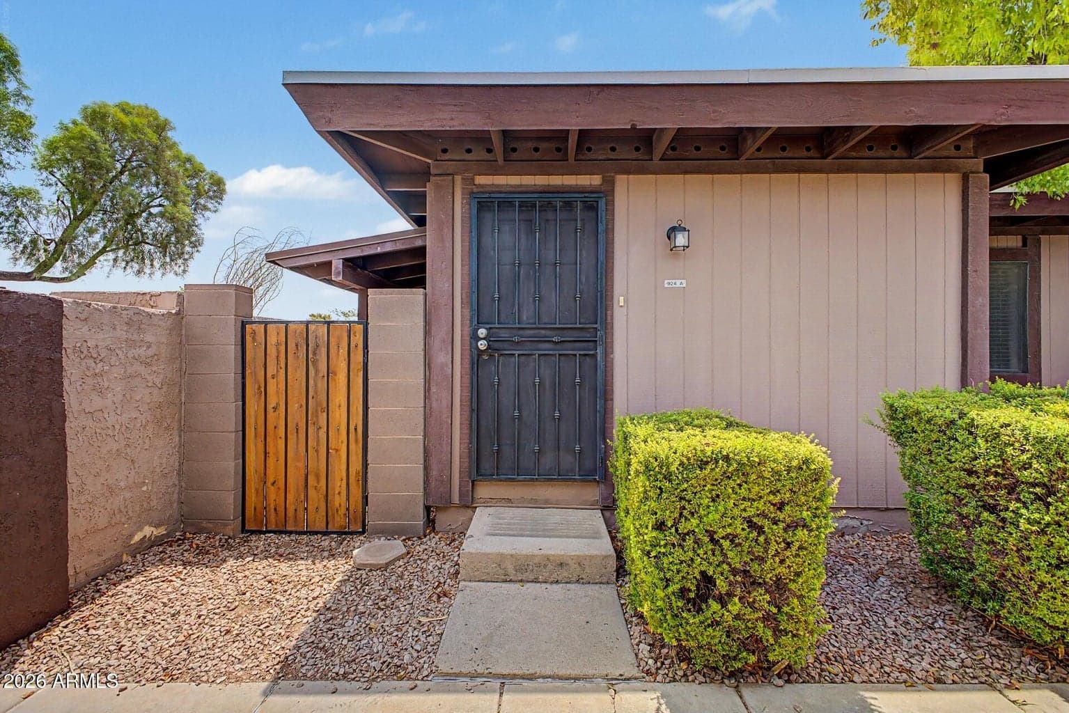 924 S HACIENDA Drive A photo 3