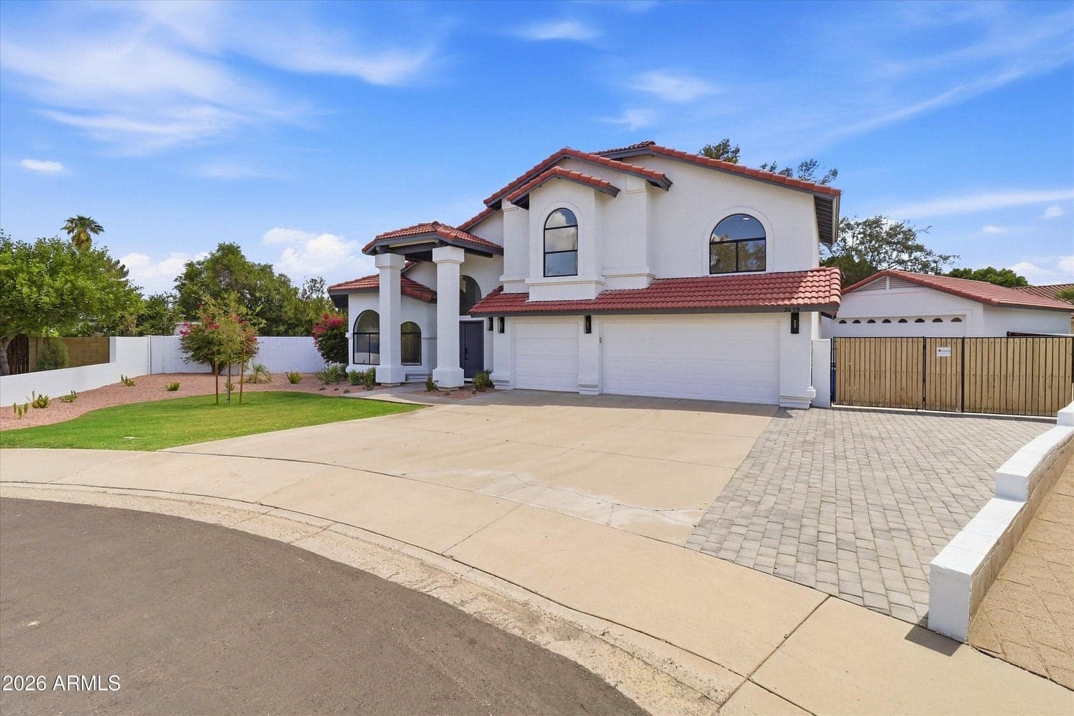 2059 E GLENCOVE Circle photo 3