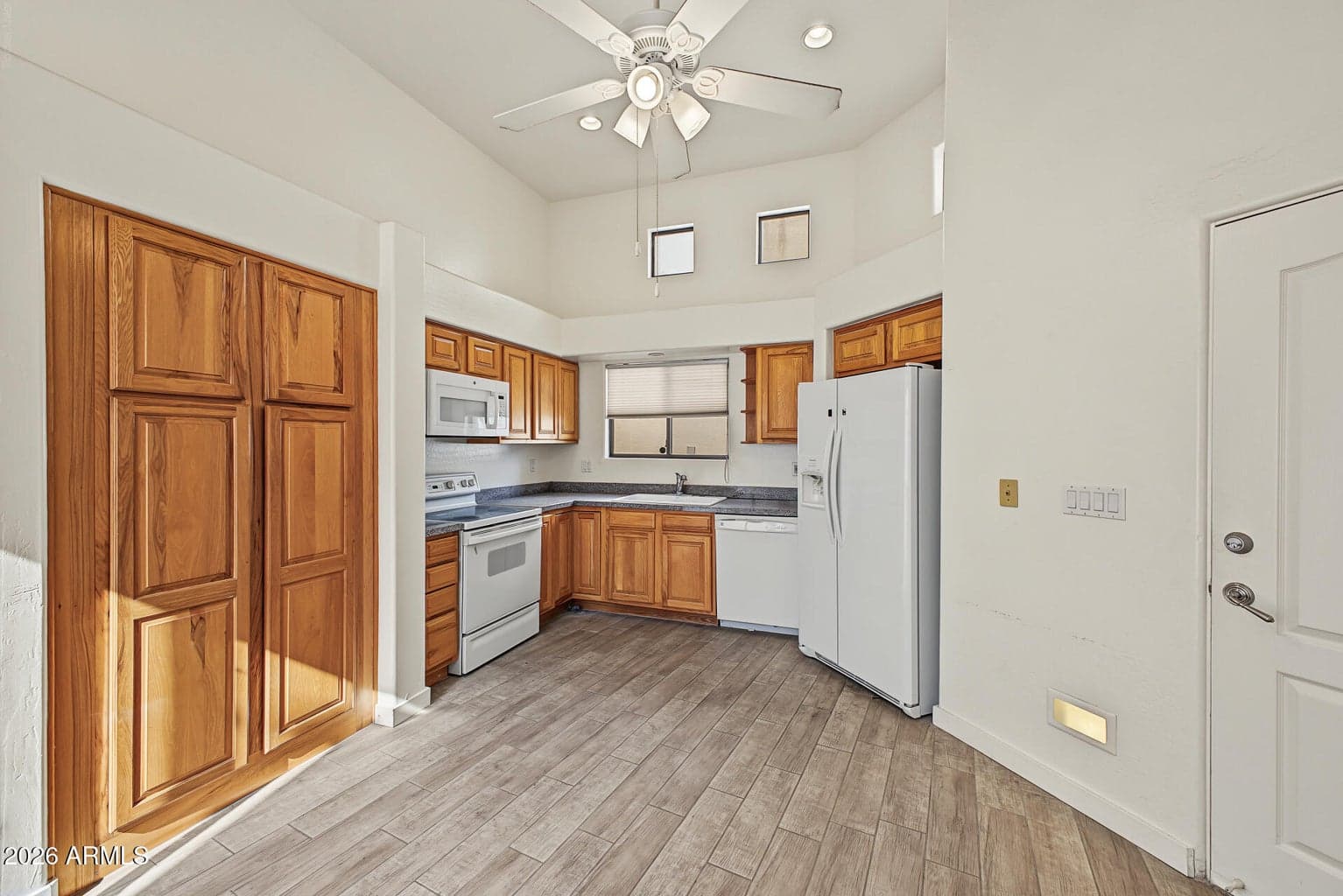 14422 N SHERWOOD Drive photo 3